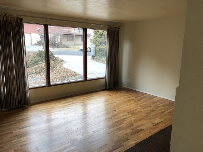 Photo - 1710 NE Wheatland Dr