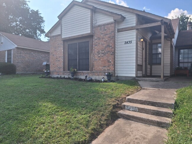 Building Photo - 2435 Sunflower Dr