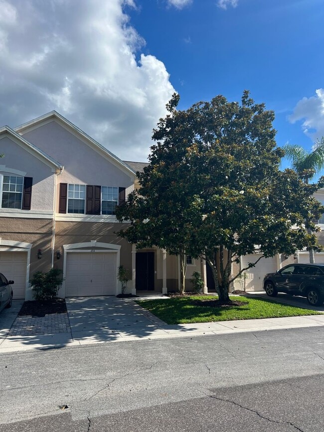 Building Photo - 2/2.5 Townhome in desirable Barclay Reserve!