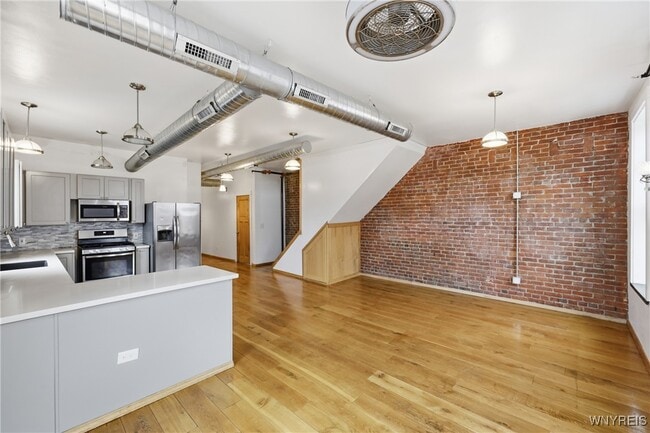 Photo - 110 Genesee St