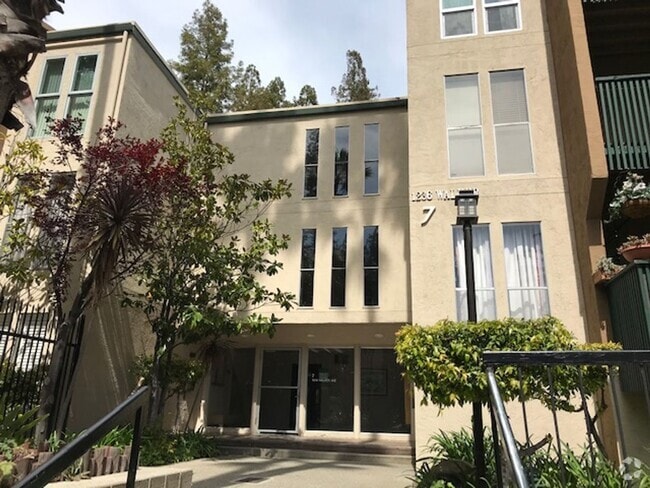 Building Photo - Updated 2 bedroom condo-downtown Walnut Cr... Unit 211