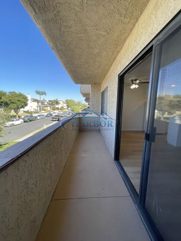 Photo - 949 W 26th St