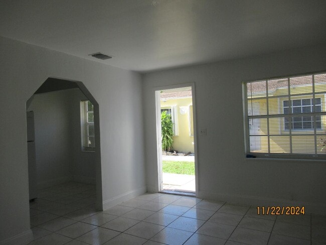 Photo - 2325 Madison St Unidad 1