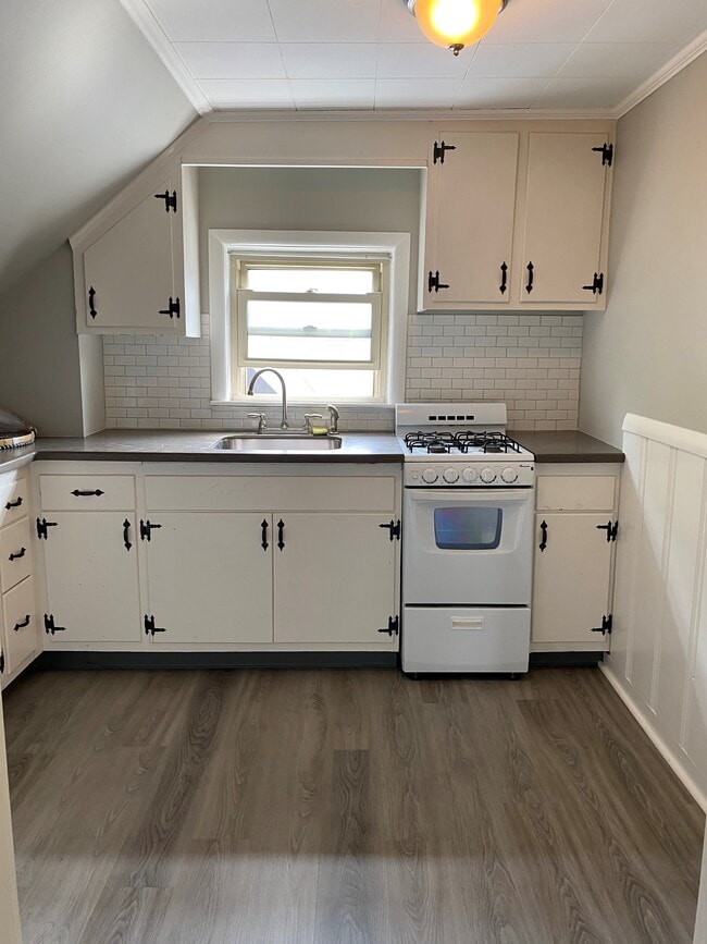 Building Photo - 36 Stone St Unit 3