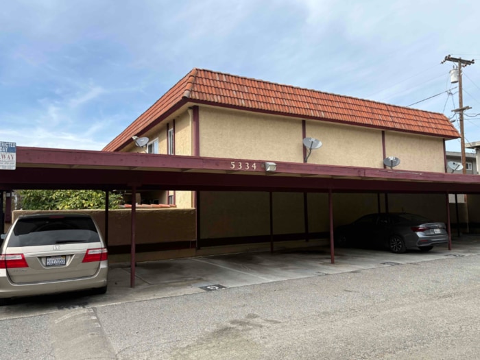 Spacious 2-Bedroom Condo with Balcony and ... - Spacious 2-Bedroom Condo with Balcony and ...