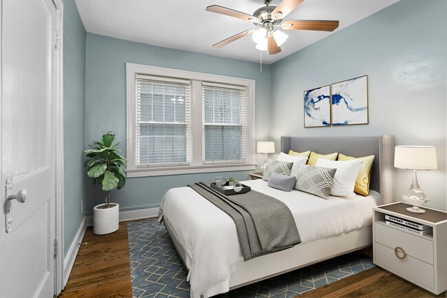 Photo - 4545 Main St