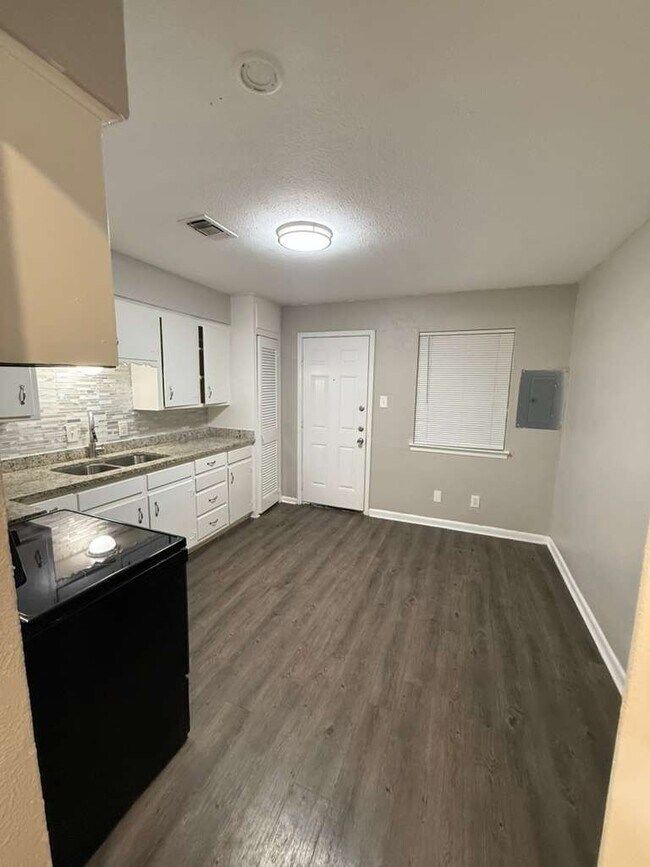 Photo - 2522 Normont Cir