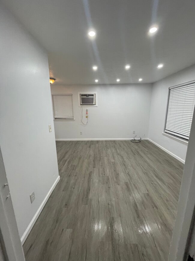 Photo - 115 Myatt Dr Unit A