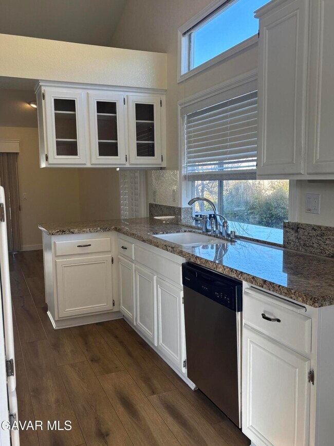 3021 Mariposa Ave
