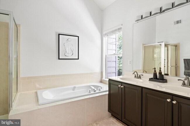 Photo - 4749 Thornbury Dr