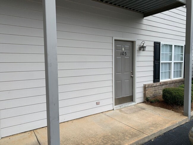 Photo - Fall 2026 Two Bedroom @ Park Place Condos! Unidad 103