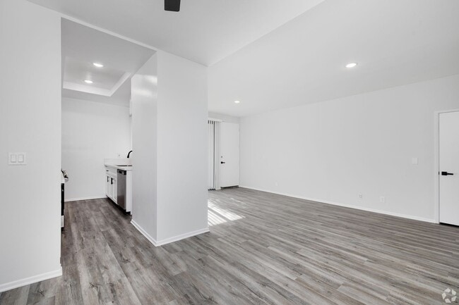 Photo - 1527 Veteran Ave