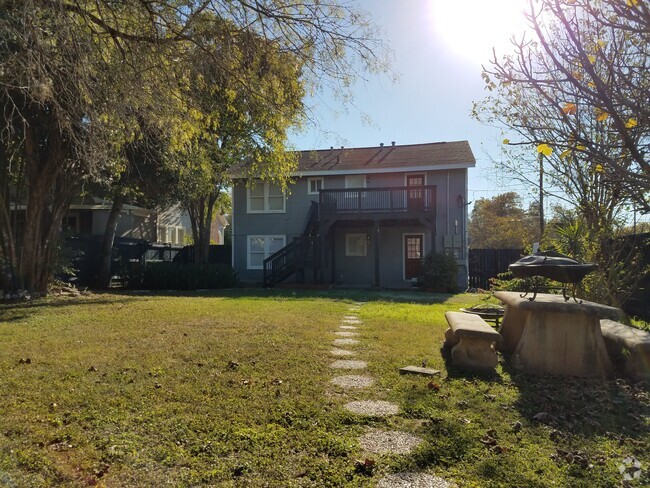 Building Photo - 201 Eleanor Ave Rental