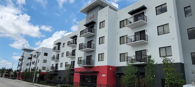 Building Photo - 3801 Davie Blvd Unit 204