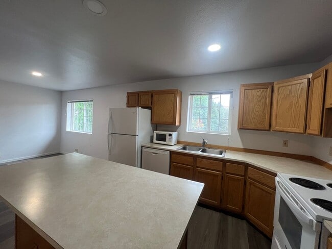 Photo - 610-620 W Central Blvd. Unit 18
