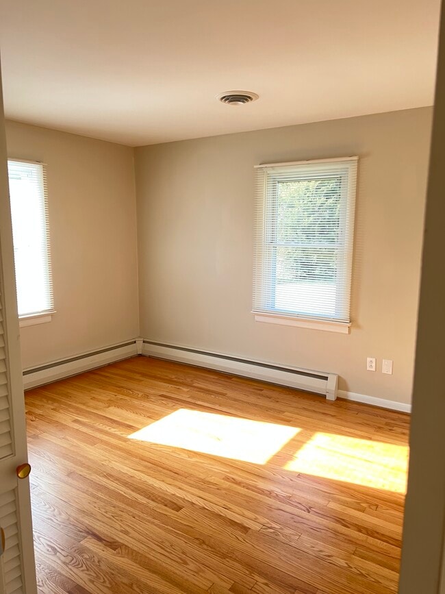 Photo - 8188 Meadowview Ln