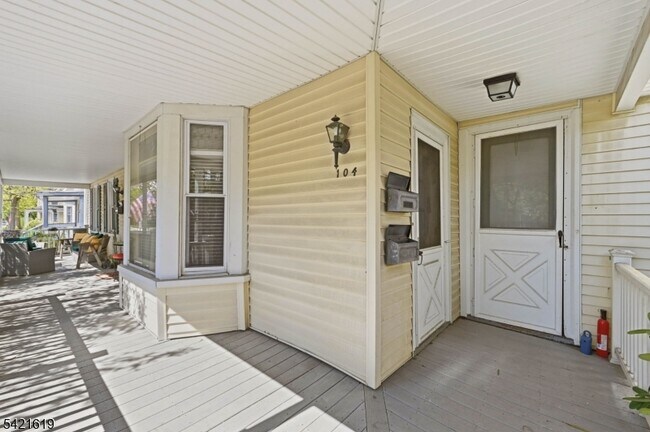 Photo - 104 Maple Ave