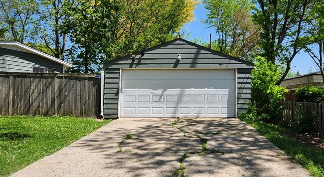 Photo - 4003 Latham St