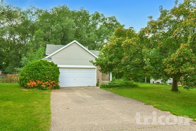 Building Photo - 357 Parkview Ln S