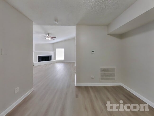 Photo - 623 Walston Ln