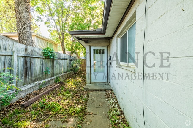 Building Photo - 1554 N Salina Ave Rental