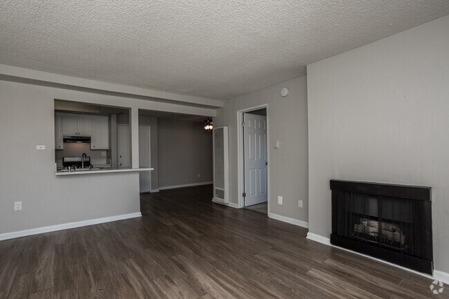 1BR, 1BA - 620 SF