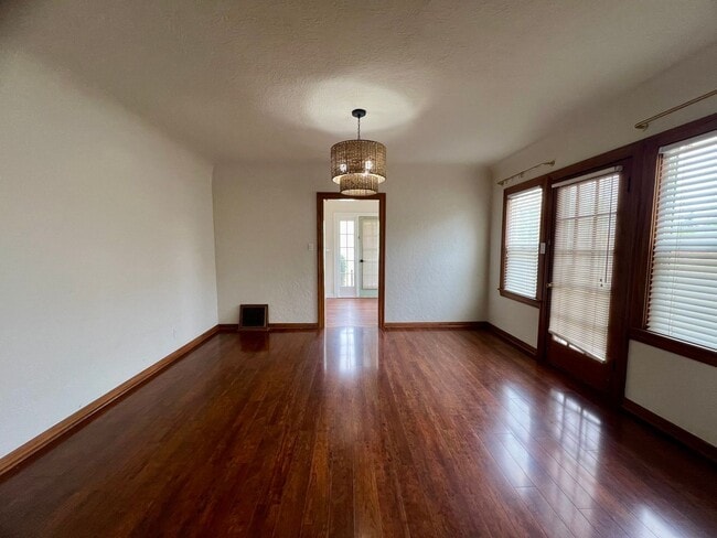 Photo - *** JUST REDUCED & MOVE- IN SPECIAL *** 3 Bedroom, 2 Bathroom charming Craftsman Style Home nestl...