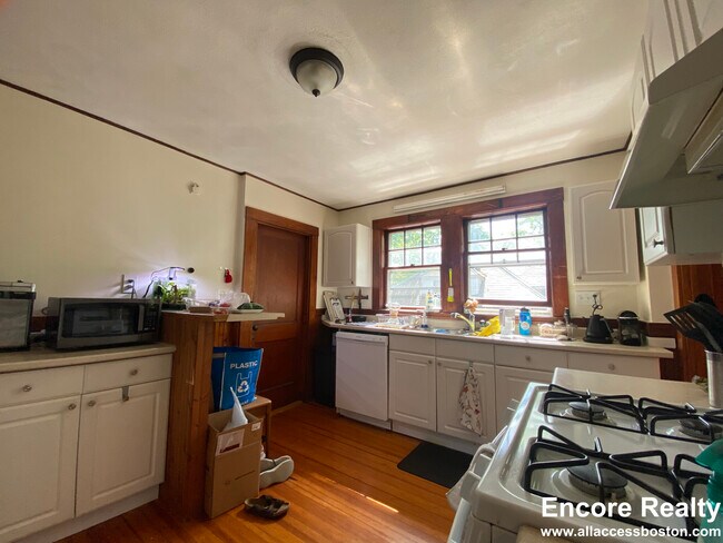 Photo - 8 Worthington St
