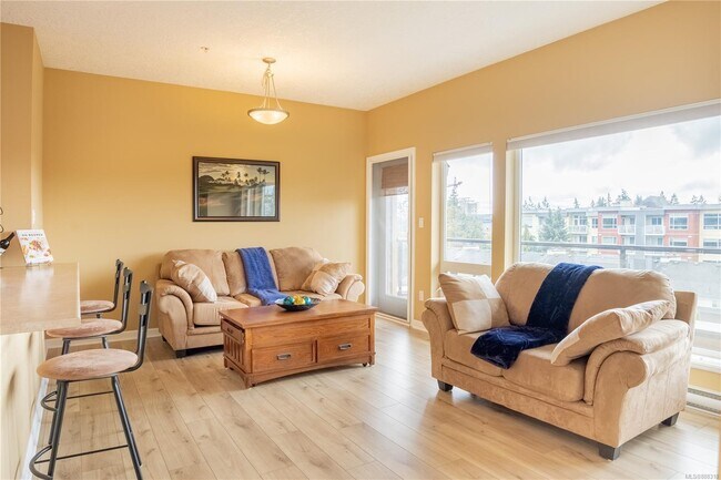 Photo - 2747 Jacklin Rd