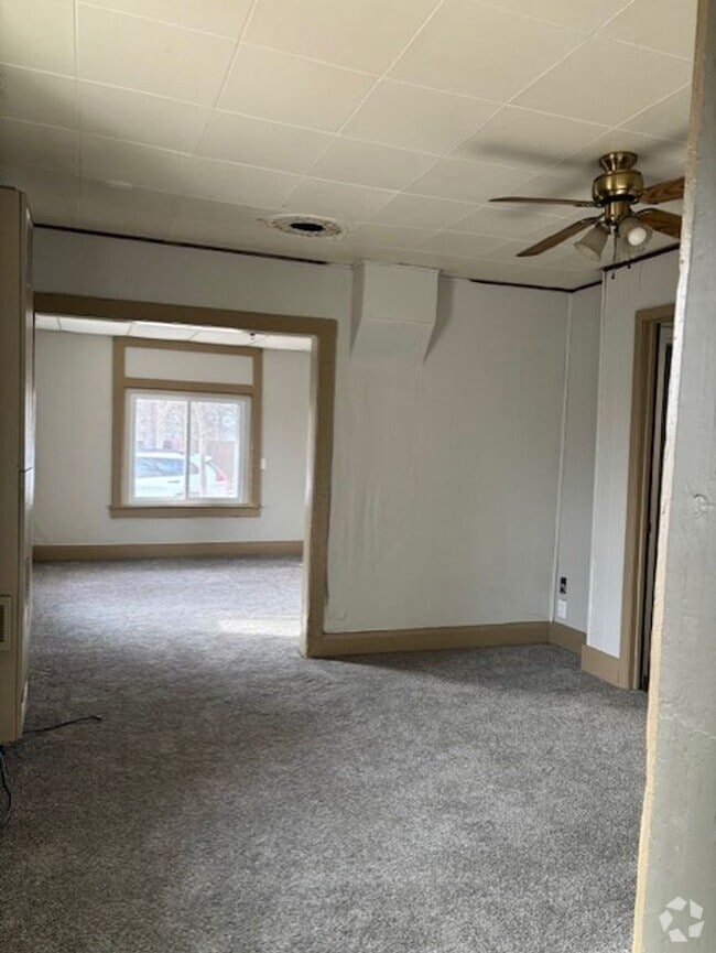 Building Photo - Updated 2 Bed, 1 Bath single family home -...