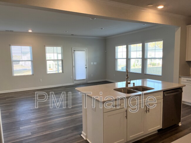 Photo - 5049 Tura St