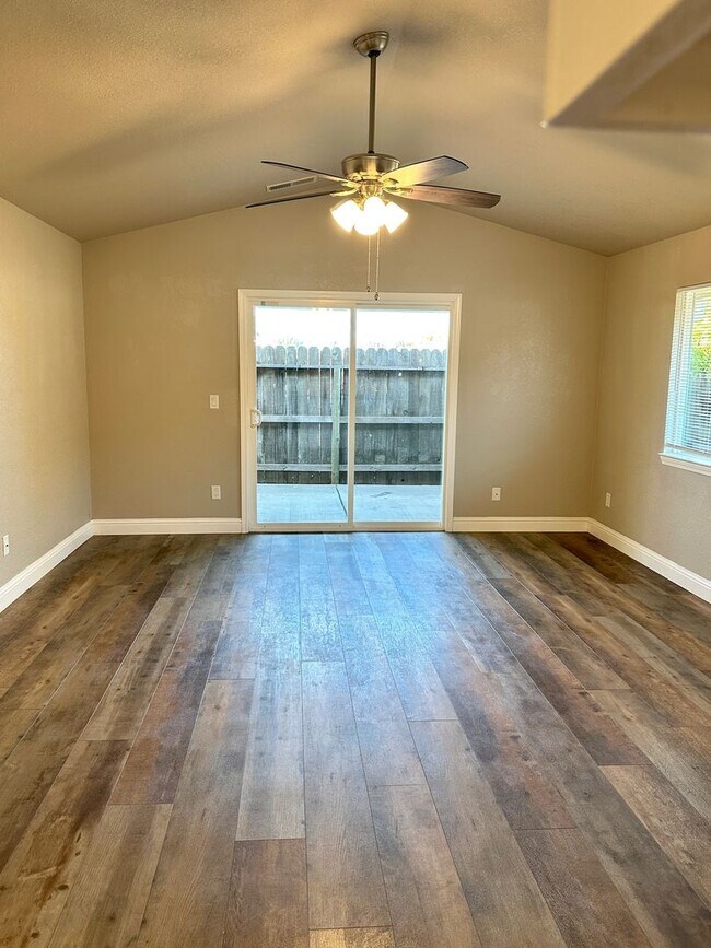 Photo - 912 5th St Unidad B