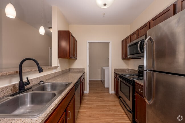 2BR, 2BA - 1,081SF - Kitchen - The Enclave Apartments