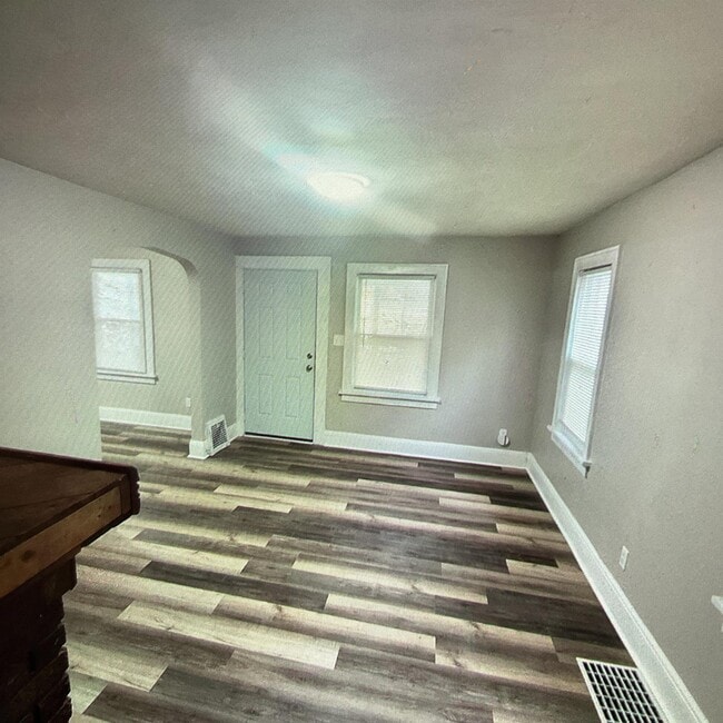 Photo - 670 Arbutus Ct