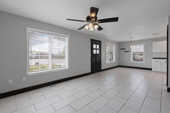 Photo - Charming 4 bed/2 bath Home in Idaho Falls!