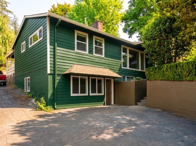 Photo - 9938 SW Terwilliger Blvd Unit A - MAIN HOUSE