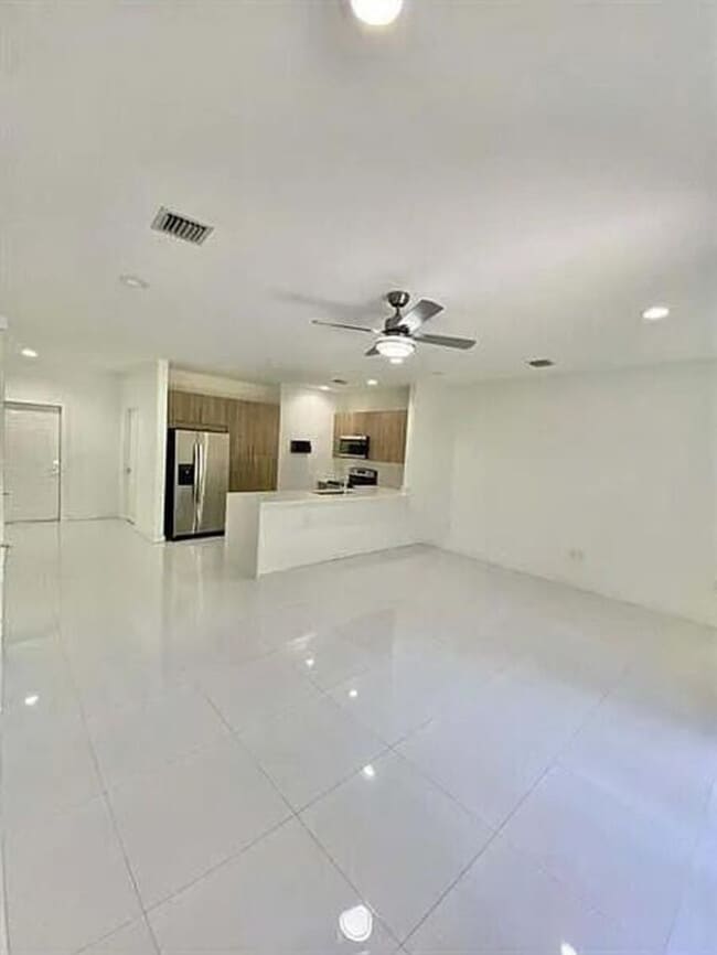 Photo - 1060 Crystal Way