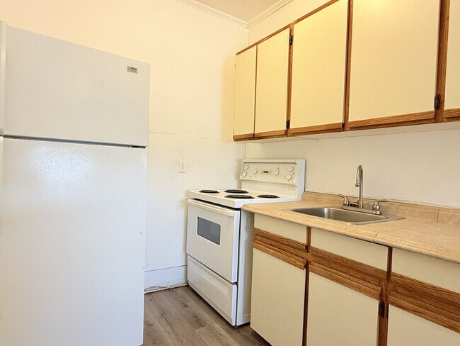 Photo - 1441 Wyandotte St E Unit 9