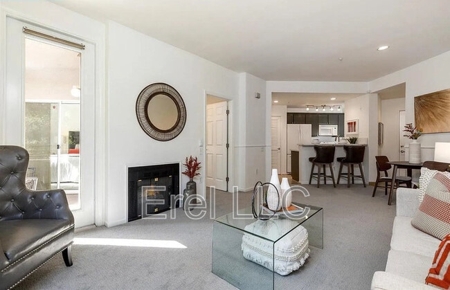 Photo - 260 Caldecott Ln