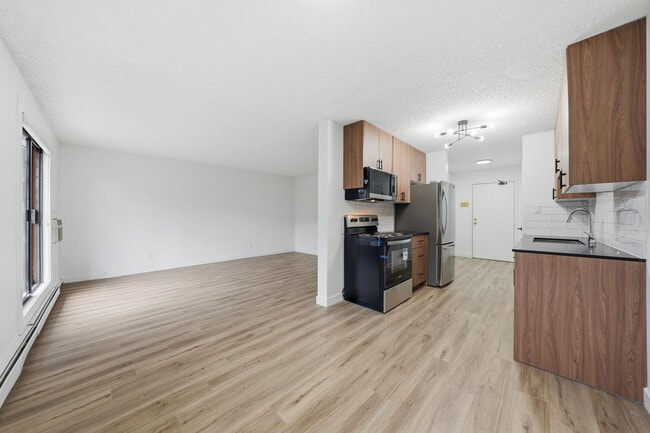 Photo - Lakewood Manor