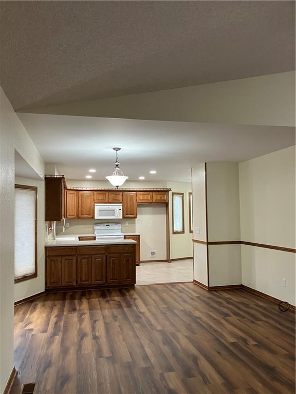 Photo - 21 Farnham Dr