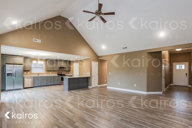 Photo - 977 Garrett Ln