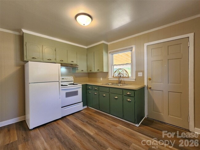 Photo - 1421 Midlake Ave