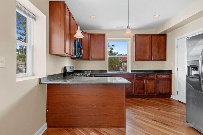 Photo - Spacious 2BR/2BA Rogers Park Condo with In-Unit Laundry & Central Air