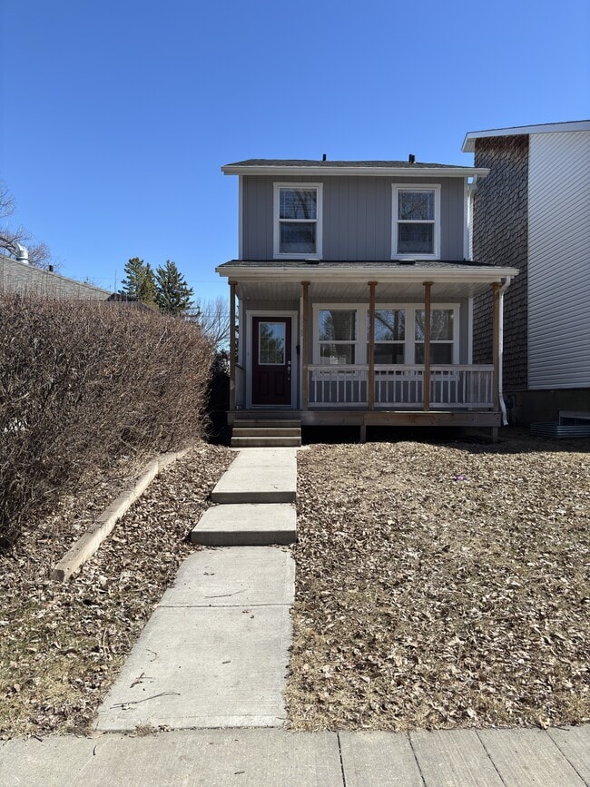 Building Photo - 8639-8680 80 St NW Unit 8639 - Main