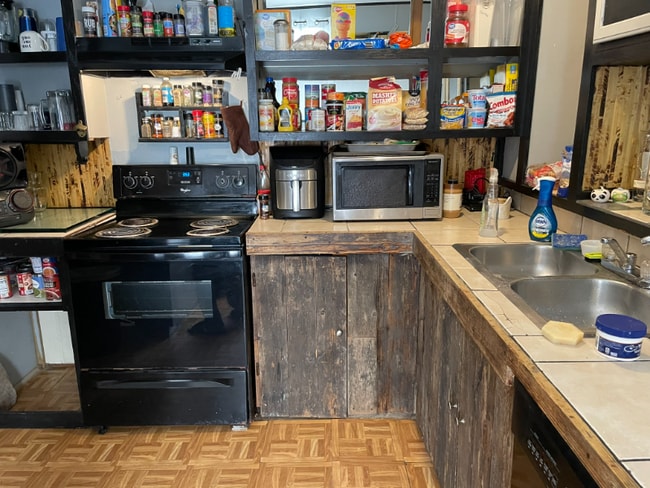 Photo - 148 Starlifter Ct