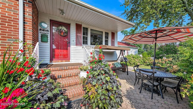 Photo - 120 Hulick Pl House
