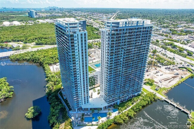 Building Photo - 16385 Biscayne Blvd Unit 818 Rental