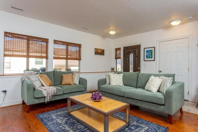 Photo - 128 Castle Ridge Dr