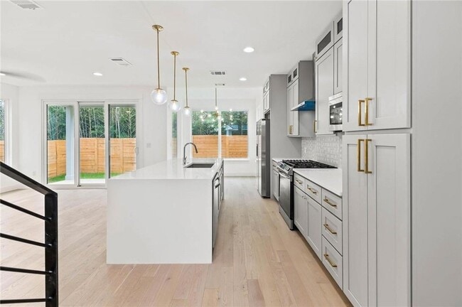 Photo - 3321 Hemlock Ave